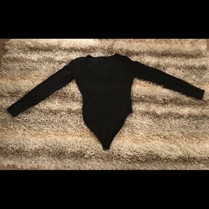 Black V-neck long sleeve body shirt